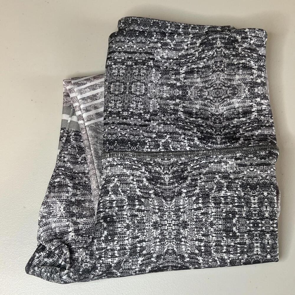Onzie Snake Print Chevron Stripe Legging Gray Size Small/Medium